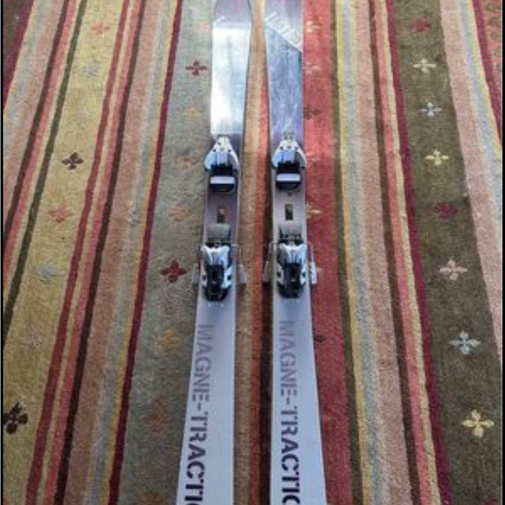 171 Libtech skis with Solomon bindings